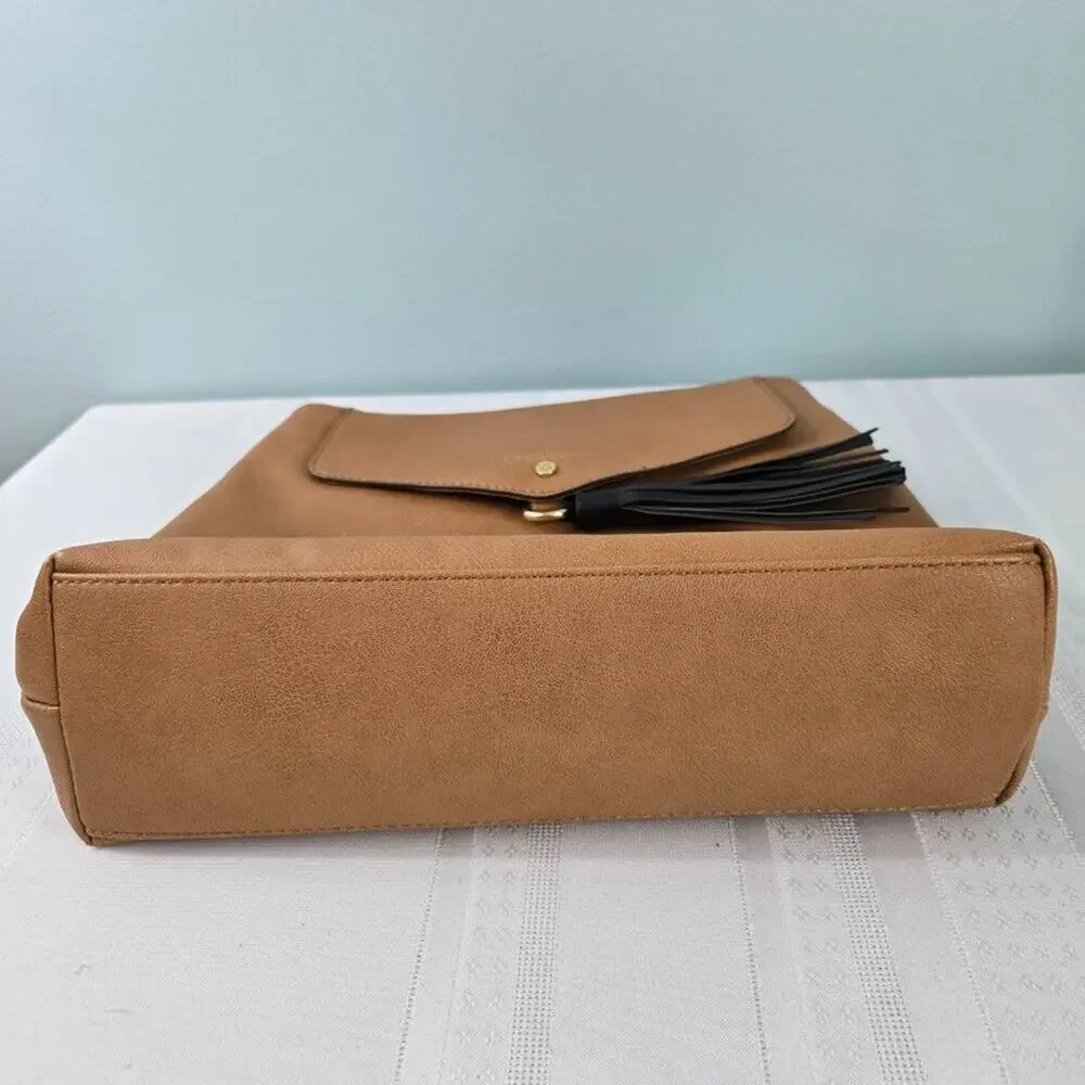 Liz Claiborne Zipper Shoulder Hobo Bag Purse Tan with Black Tassel and Handle